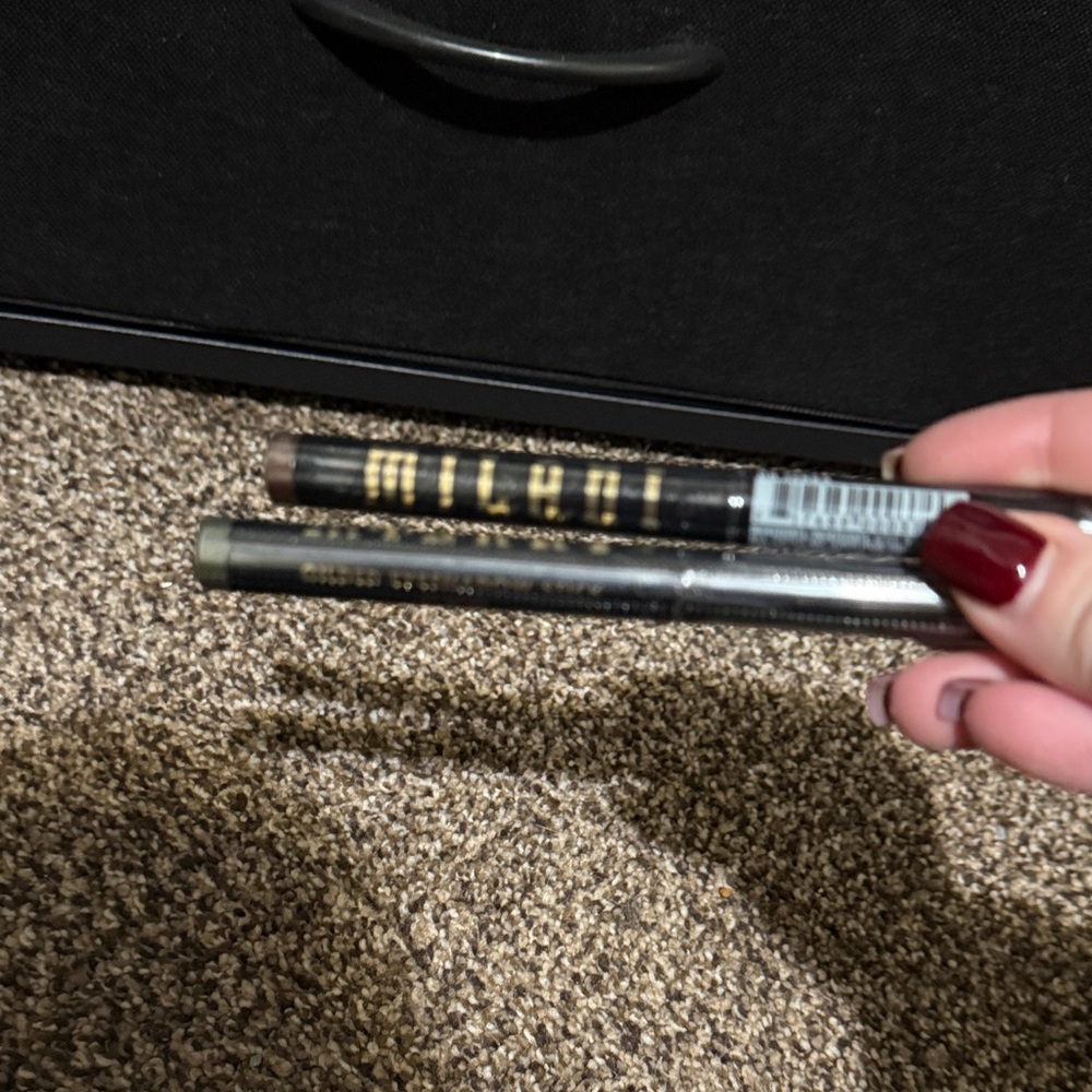 Set of two gilded eyeshadow stick (Milani)